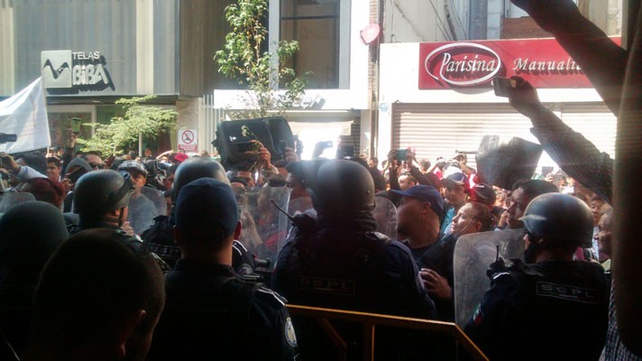 Nuevamente se manifiestan contra el alza en del pasaje en León