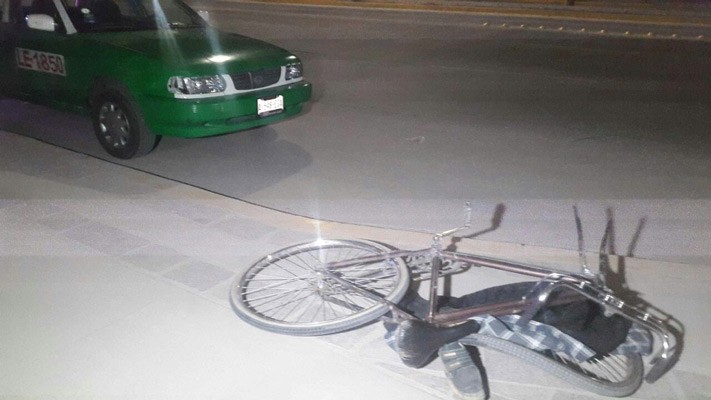 Taxista arrolla a ciclista en Valle de San José