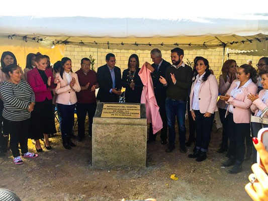 Colocan la primera piedra del albergue del Hospital Pediátrico de León