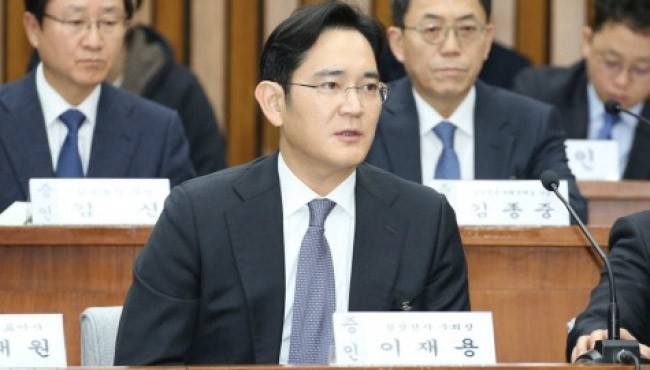 Piden orden de detención contra vicepresidente de grupo Samsung