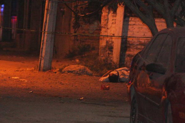 Investigan a dos por el asesinato de un hombre en Villas de León