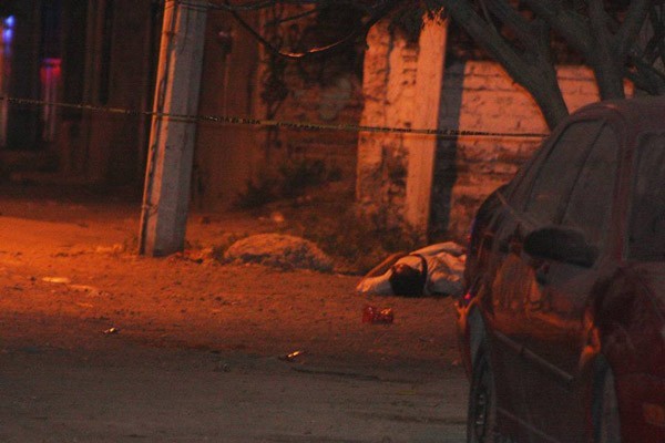 Investigan a dos por el asesinato de un hombre en Villas de León