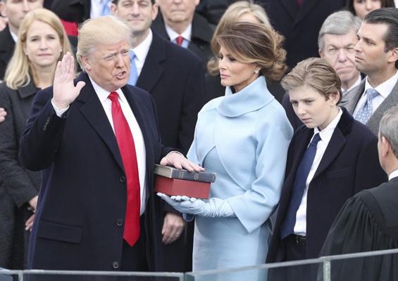 Donald Trump proclama una nueva era con “Estados Unidos primero”