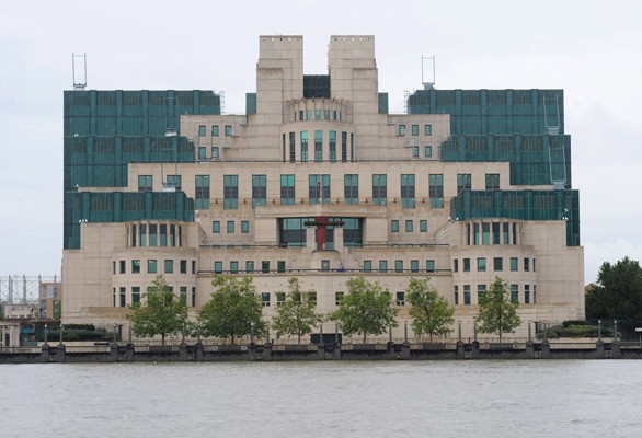 El jefe del MI6 revela que “Q“, de James Bond, en la realidad es una mujer
