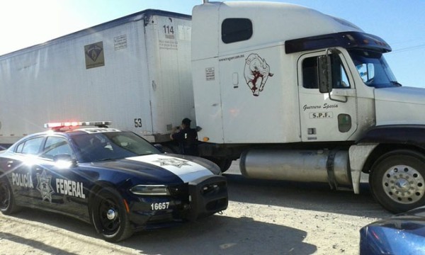 Recuperan tráiler robado y cargado de productos