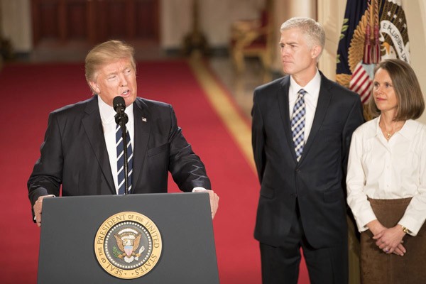 Pide Trump no preocuparse por sus llamadas telefónicas