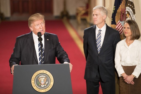 Pide Trump no preocuparse por sus llamadas telefónicas