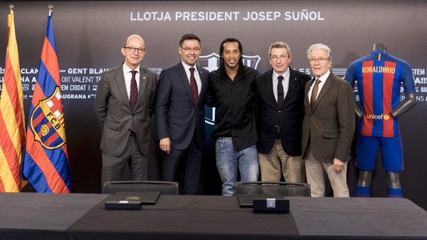 Ronaldinho será embajador del FC Barcelona a nivel mundial