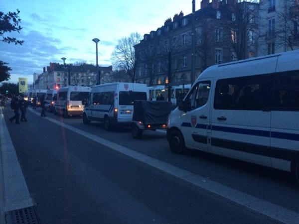 Detienen a 28 personas en quinta noche de violencia en región parisina