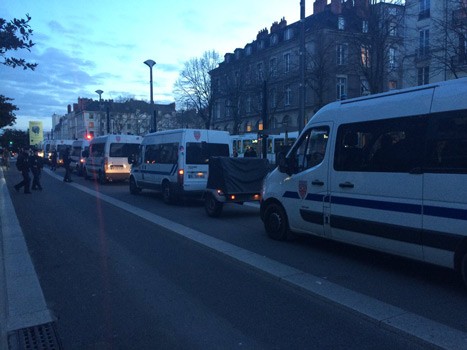 Detienen a 28 personas en quinta noche de violencia en región parisina