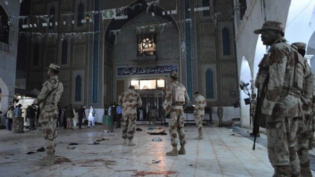 Pakistán abate a decenas de extremistas en represalia por atentado
