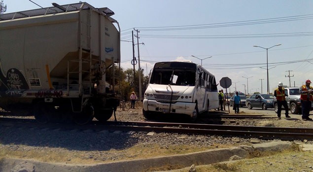 Lo impacta el tren, quería ganarle el paso.