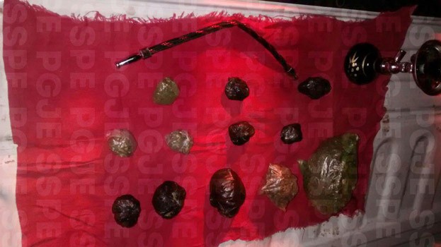 Detienen a menor con más de 100 dosis de marihuana