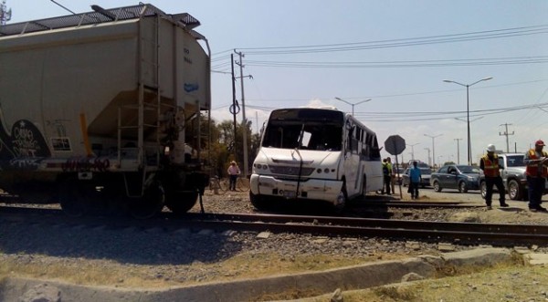 Lo impacta el tren, quería ganarle el paso.