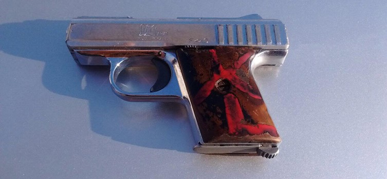Policía de León detiene a pareja en posesión de una pistola