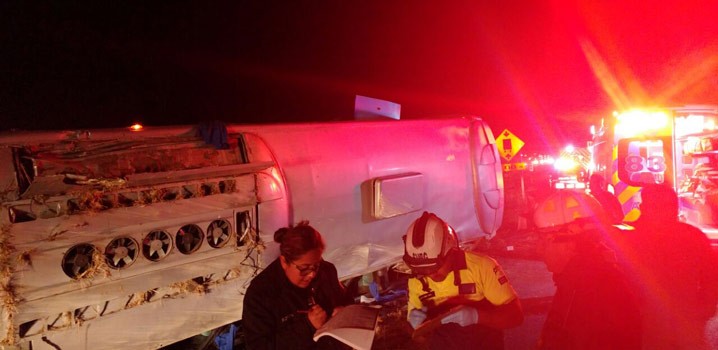 Dos muertos y 28 heridos en accidente carretero en Juventino Rosas
