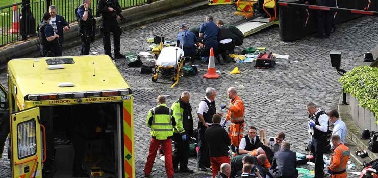Ataque terrorista causa un muerto y diez heridos en Londres