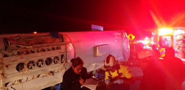 Dos muertos y 28 heridos en accidente carretero en Juventino Rosas