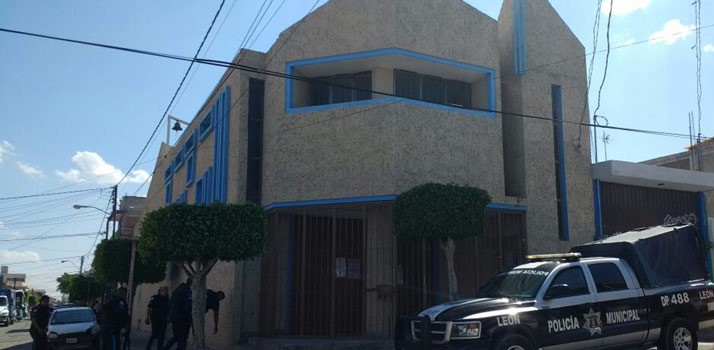 Mientras comía un hombre fue atacado a balazos en San Juan Bosco