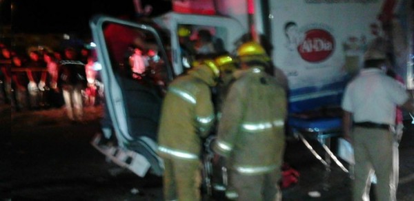 Se impacta contra un camión en San Juan Bosco