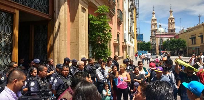 Comerciantes del SIT continuarán manifestándose