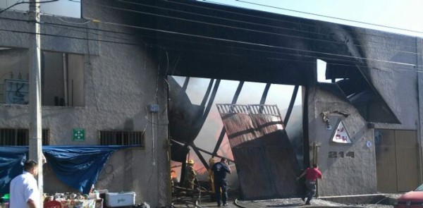 Liberan fábricas siniestradas en la colonia Industrial Julián de Obregón