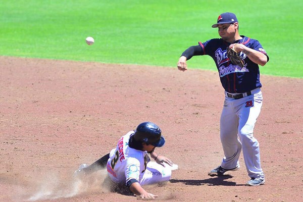 Debutan los Bravos de León