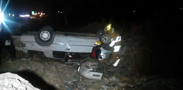 Volcadura en Santa Rosa Plan de Ayala, abandonan el vehículo