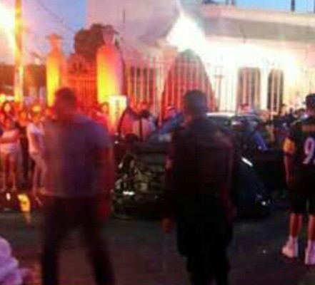 Choca patrulla contra un vehículo particular en León