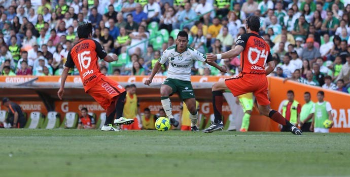 Santos Laguna vence 1-0 a Pachuca y se mete a zona de liguilla en futbol mexicano