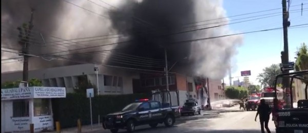 Sin determinarse el origen del incendio de una fábrica de pegamento