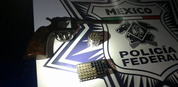 Detienen a 4 hombres armados en la carretera Irapuato León