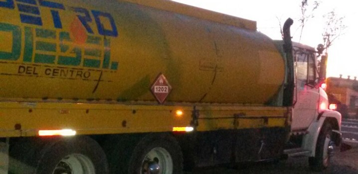 Aseguran pipa con miles de litros de combustible