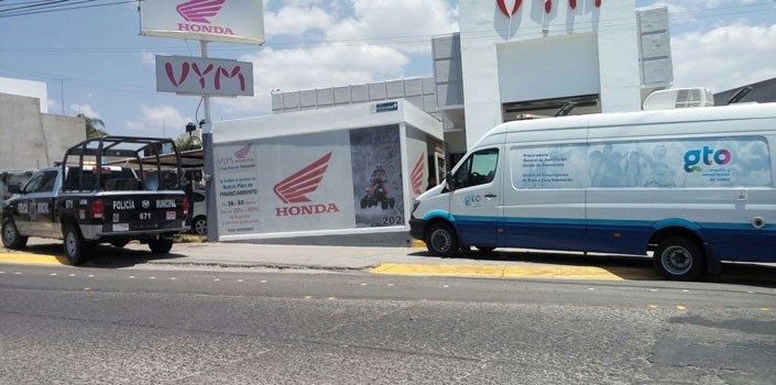 Asaltan agencia Honda en León