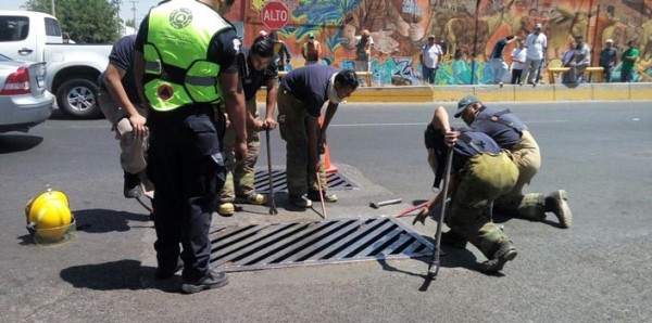 Huye por el drenaje para no pagar adeudo con el HGR de León