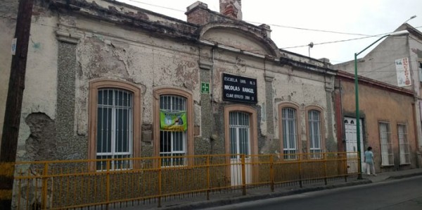 Colapsa techo de una primaria en la Zona Centro de León