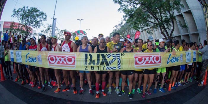Keniatas arrasan con medio Maratón Bajío