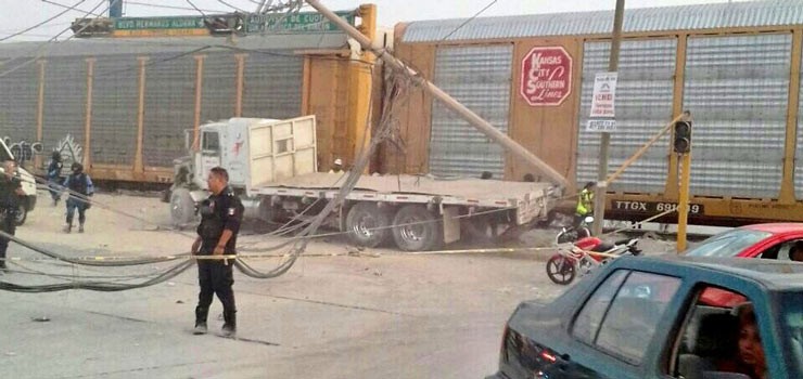 Solo sufrieron heridas leves al chocar contra el tren