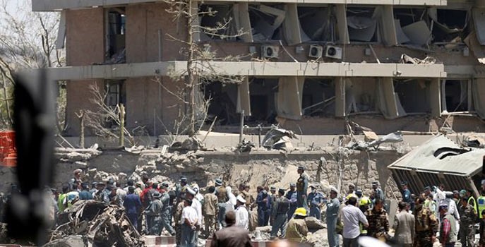 Talibán niega autoría de atentado en Kabul con 90 muertos