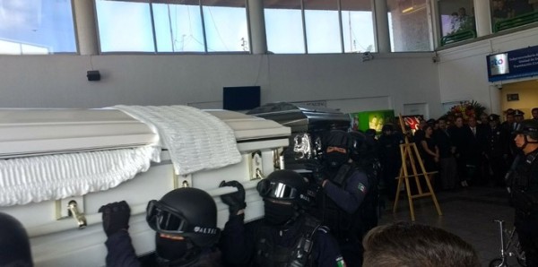 Apoyarán empresarios a familias de los policías asesinados