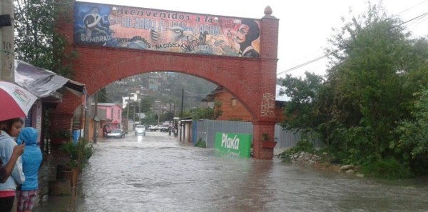 Tromba en Tlaxiaco, Oaxaca, deja 30 familias damnificadas