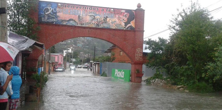 Tromba en Tlaxiaco, Oaxaca, deja 30 familias damnificadas