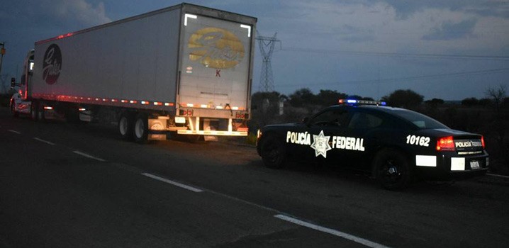 Recuperan tracto camión robado con toneladas de insumos automotrices