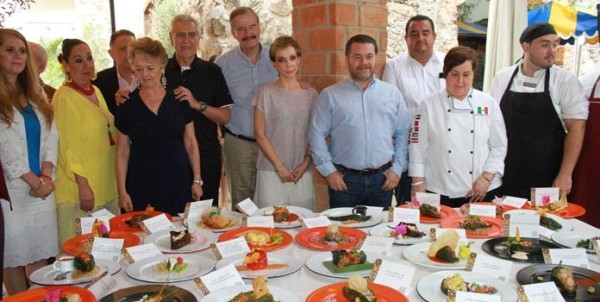 Presenta Centro Fox Festival ‘Los Chiles Rellenos’ en la Cumbre Internacional de la Gastronomía