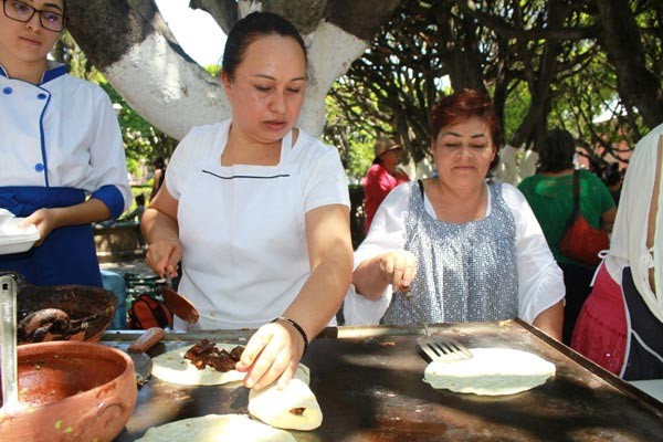 Realizan “Festival de la Larga y la Quesadilla Salvatierra 2017“