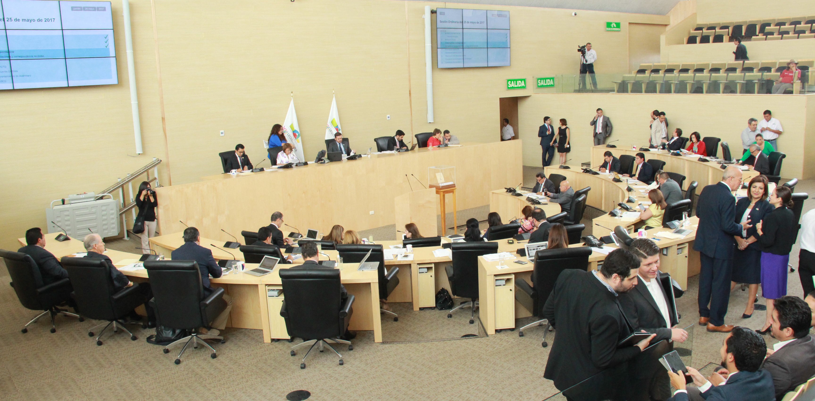 Descuentos a diputados son legales