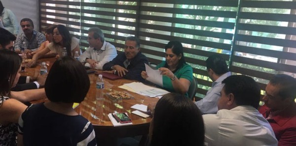 Enviados del CEN del PRI escuchan quejas de los militantes