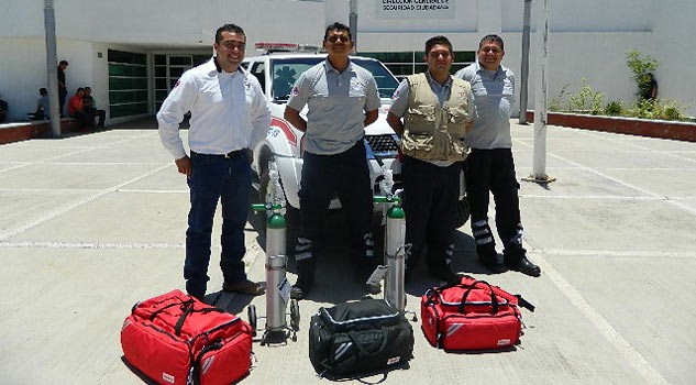 Entregan equipo de urgencias médicas a elementos de Protección Civil