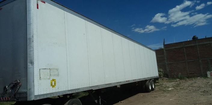 Aseguran 5 cajas de tráilers en León