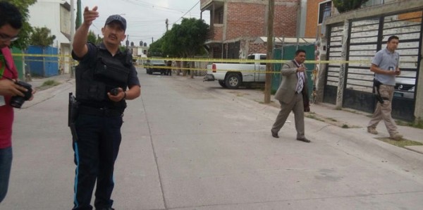 Asesinan a mujer en la cochera de su casa, tenía heridas de arma blanca
